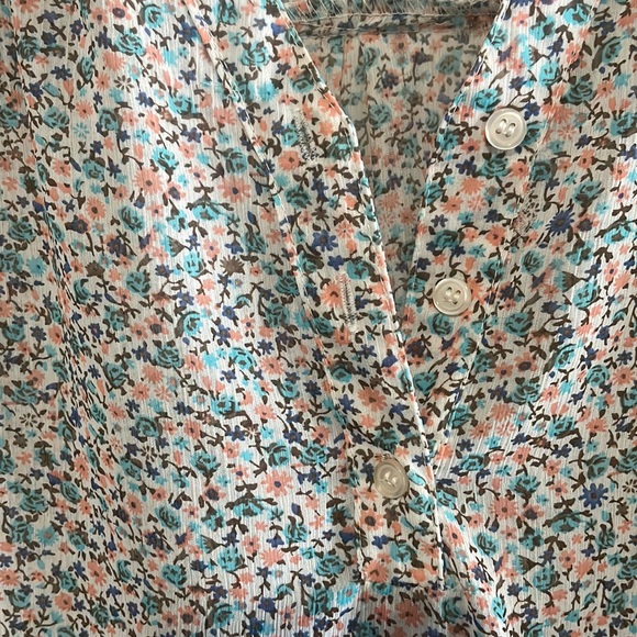 Pastel colored floral sheer tunic shirt. Size M - Picture 2 of 2